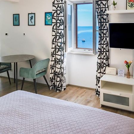 Studio Apartment Above Promenade W Terrace & Parking Rabac Exterior foto