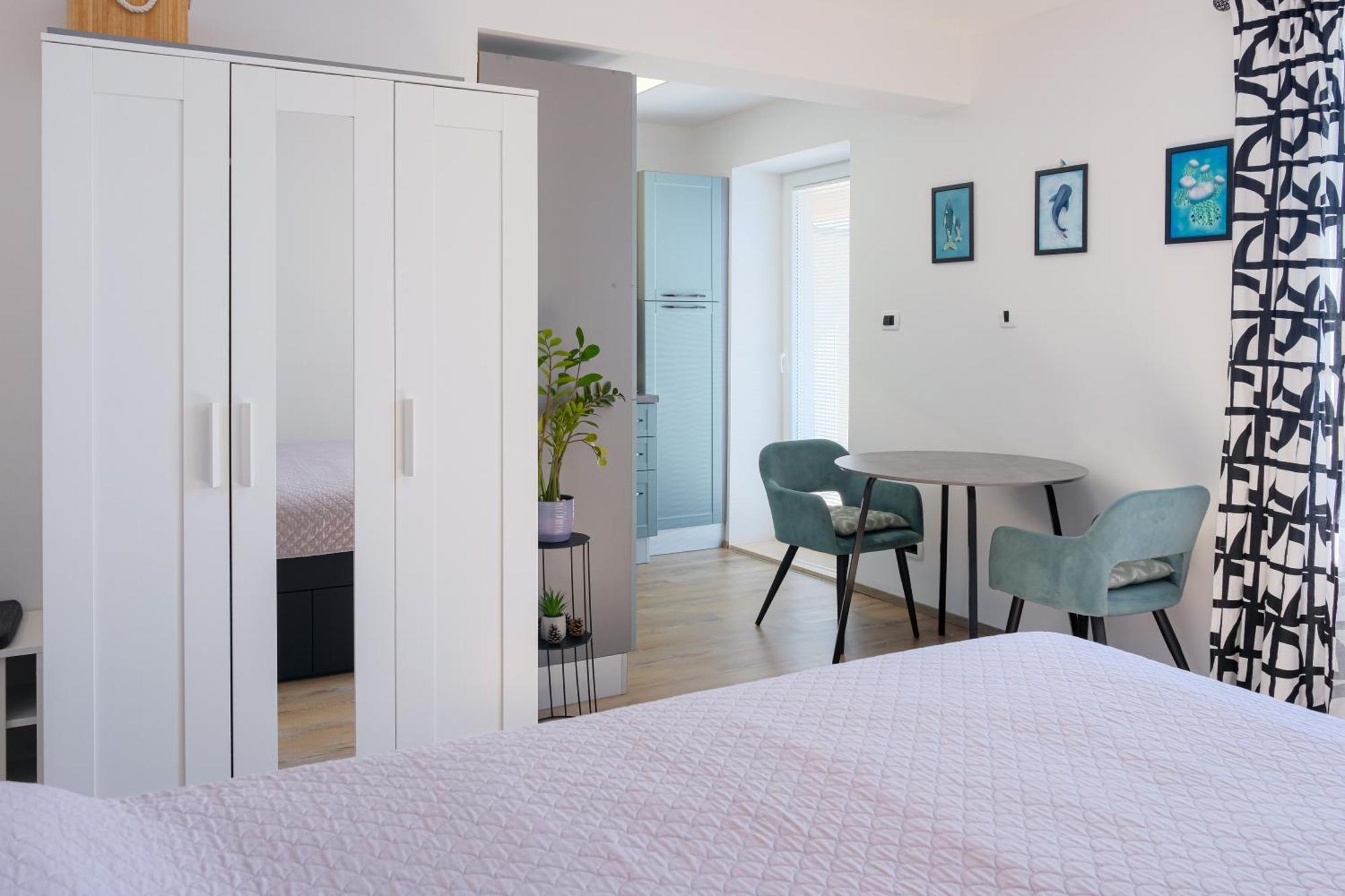 Studio Apartment Above Promenade W Terrace & Parking Rabac Exterior foto